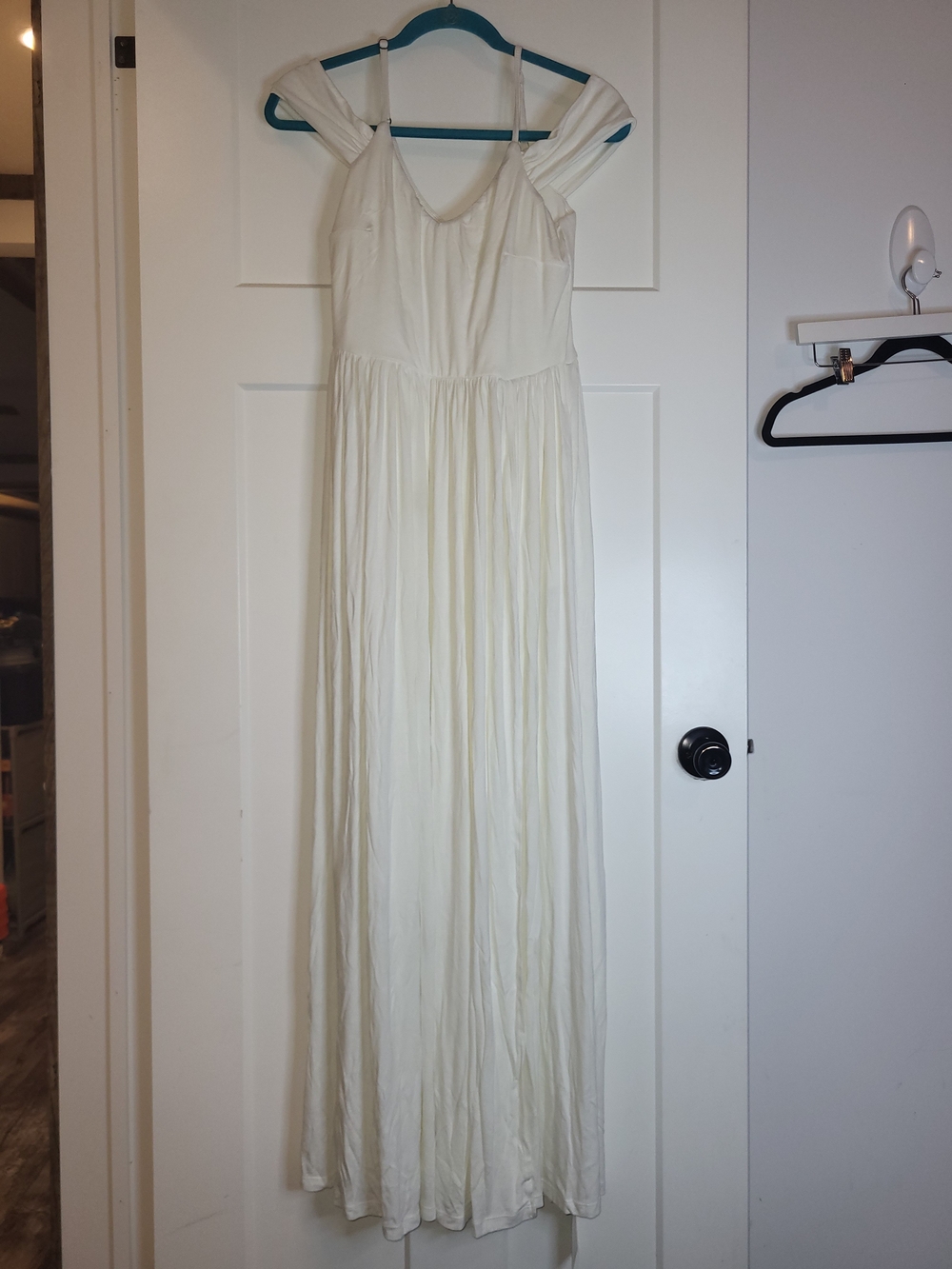 HALARA White Off-Shoulder Maxi Dress